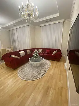 Kirayə verilir 4 otaqlı mənzil 230 m²