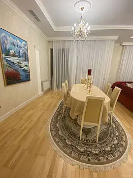 Kirayə verilir 4 otaqlı mənzil 230 m²