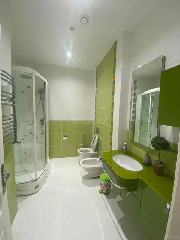 Kirayə verilir 4 otaqlı mənzil 230 m²