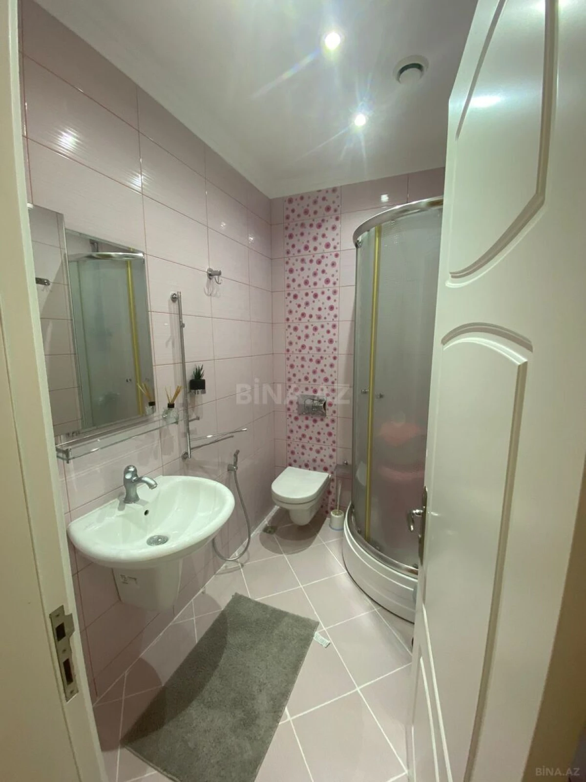 Kirayə verilir 4 otaqlı mənzil 230 m²