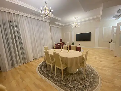 Kirayə verilir 4 otaqlı mənzil 230 m²