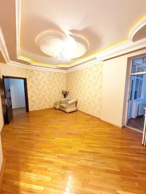 Satılır 3 otaqlı mənzil 115 m²