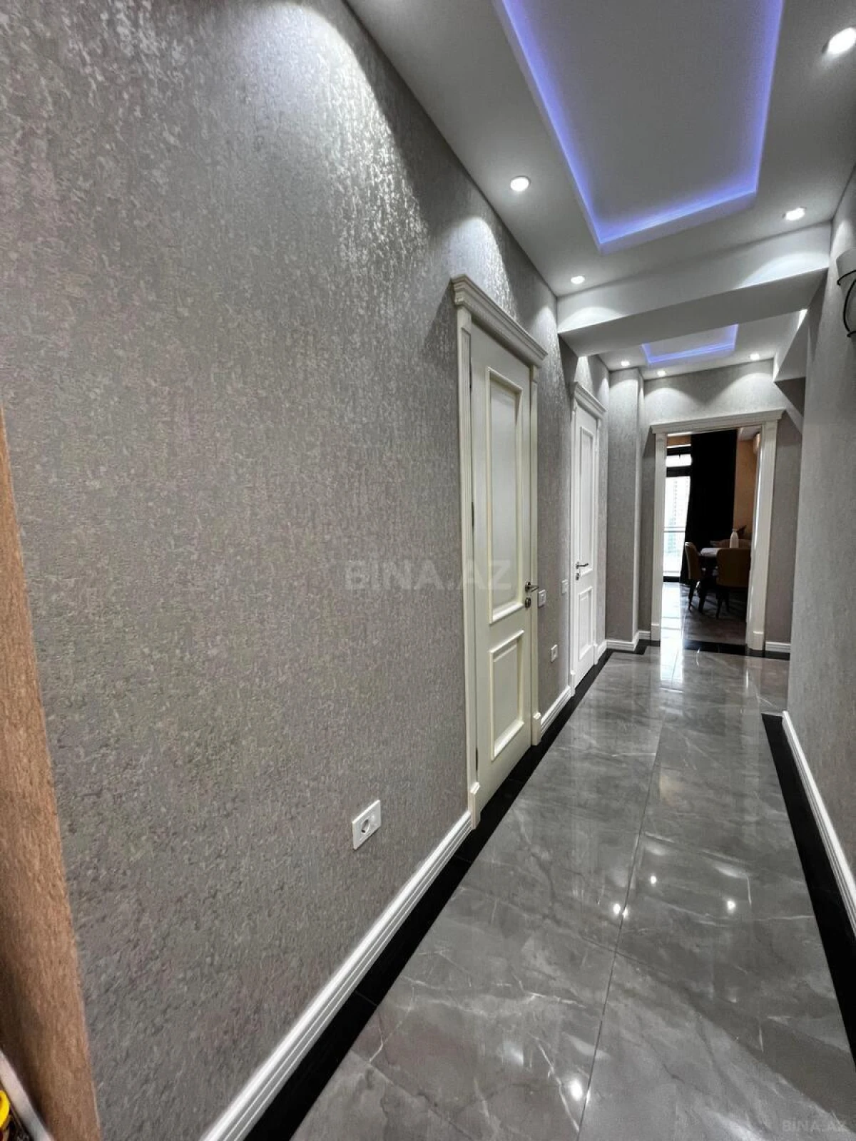 Satılır 3 otaqlı mənzil 146 m²