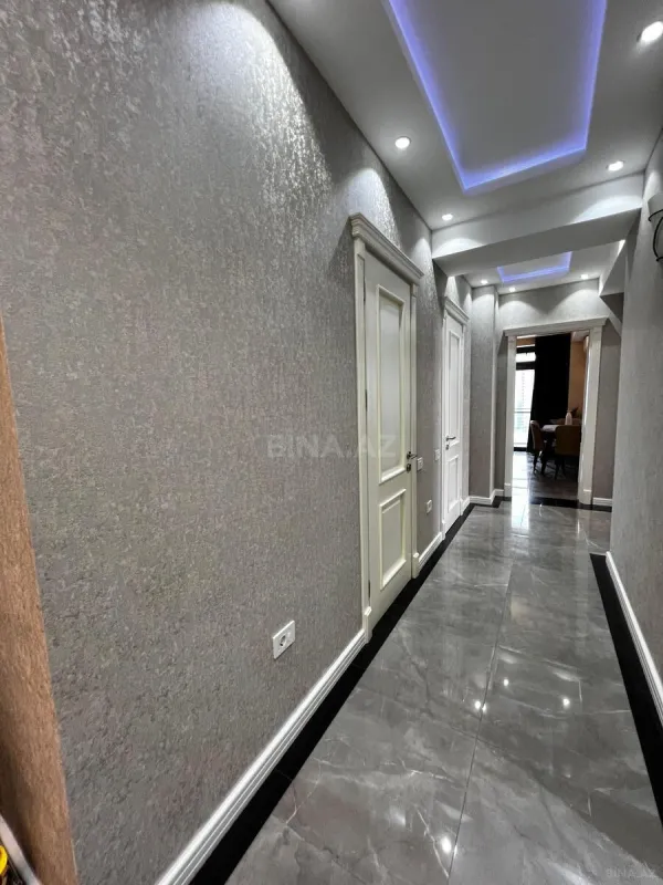 Satılır 3 otaqlı mənzil 146 m²