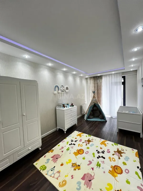 Satılır 3 otaqlı mənzil 146 m²