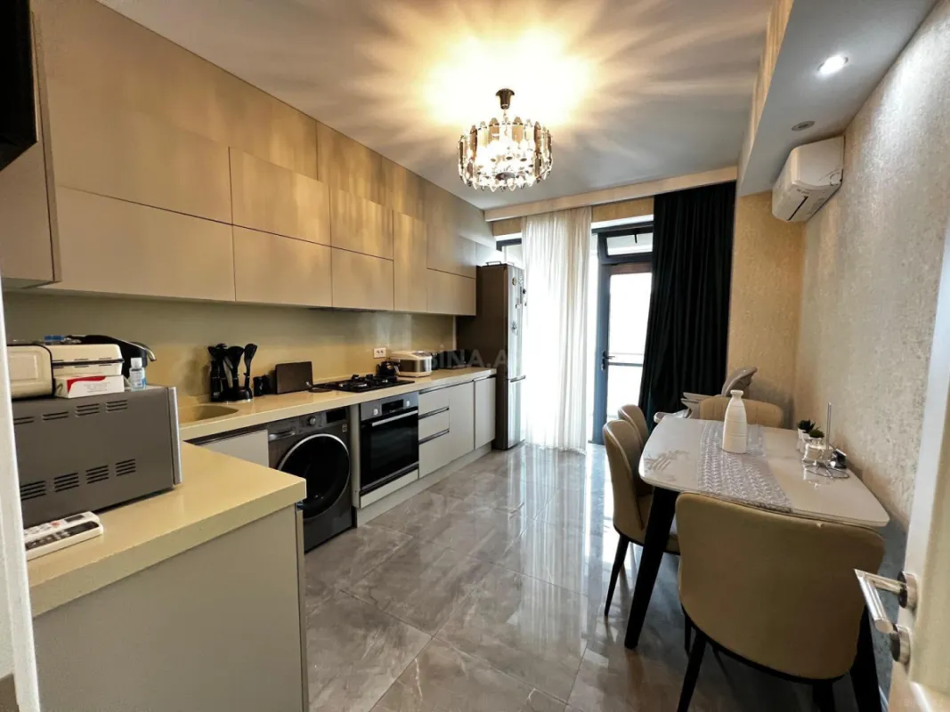 Satılır 3 otaqlı mənzil 146 m²