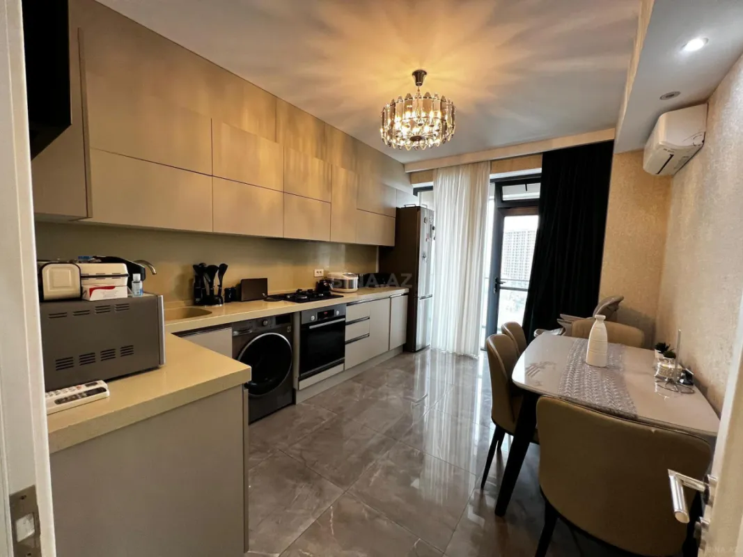 Satılır 3 otaqlı mənzil 146 m²
