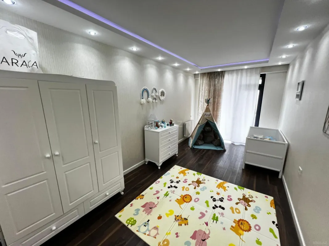 Satılır 3 otaqlı mənzil 146 m²