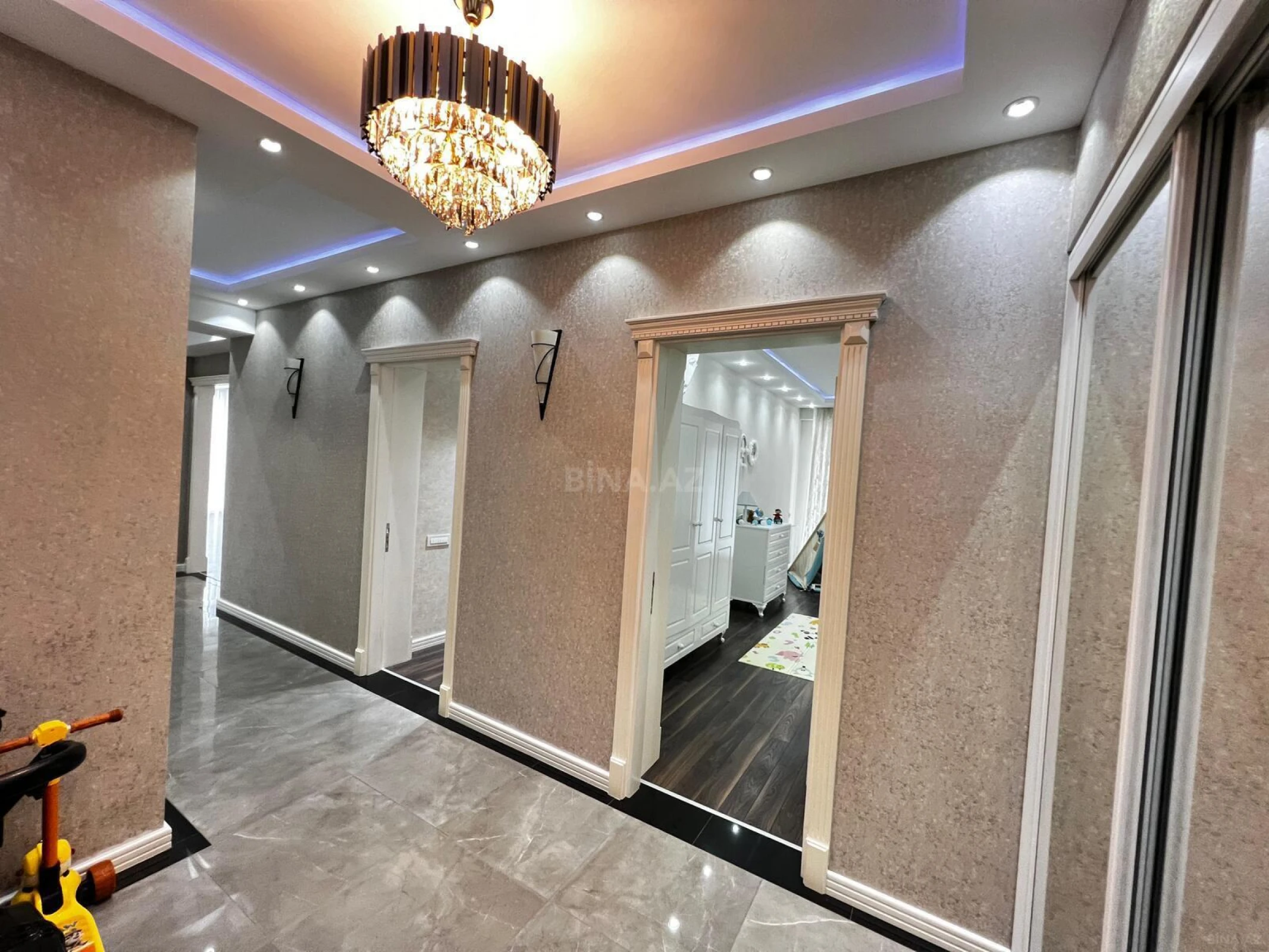 Satılır 3 otaqlı mənzil 146 m²