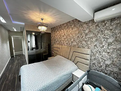 Satılır 3 otaqlı mənzil 146 m²
