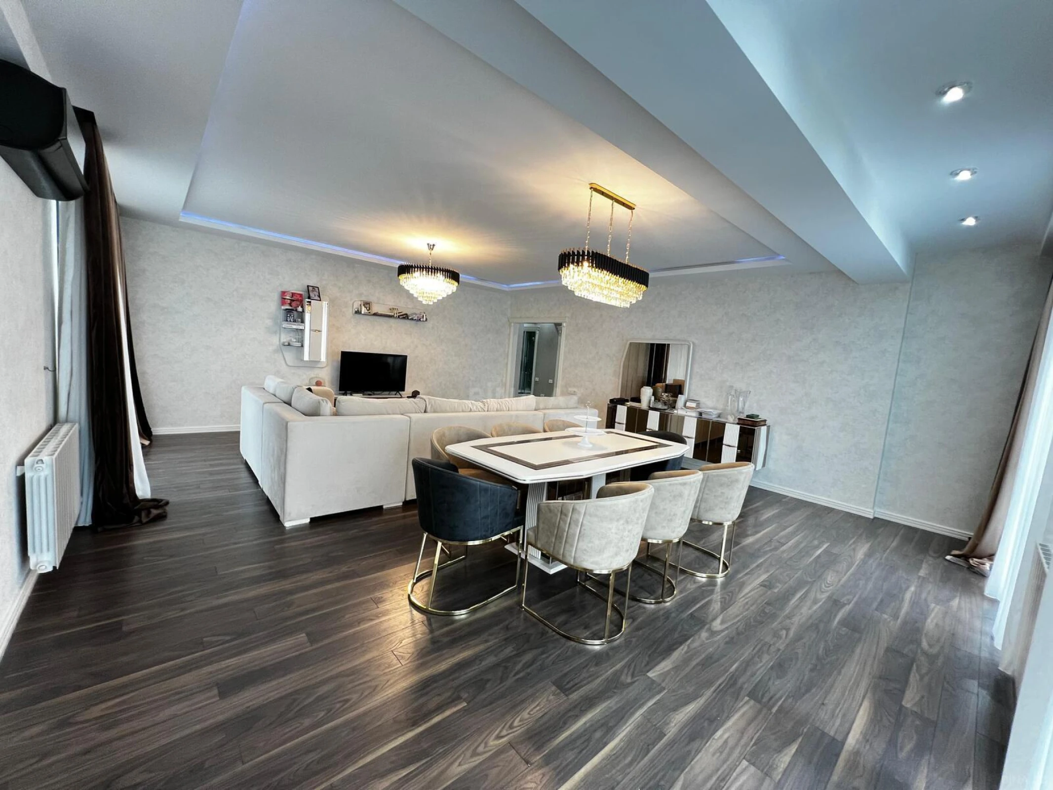 Satılır 3 otaqlı mənzil 146 m²