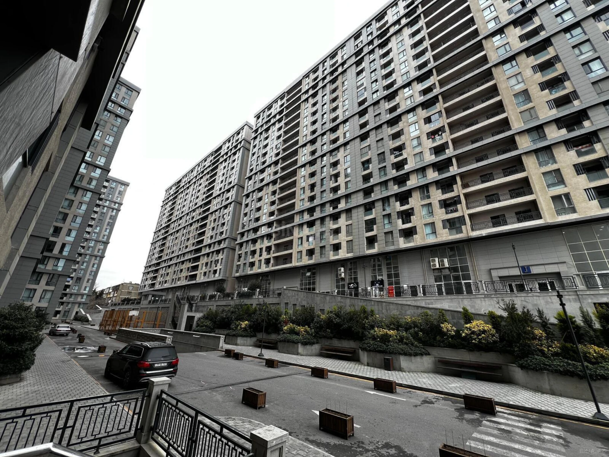 Satılır 3 otaqlı mənzil 146 m²