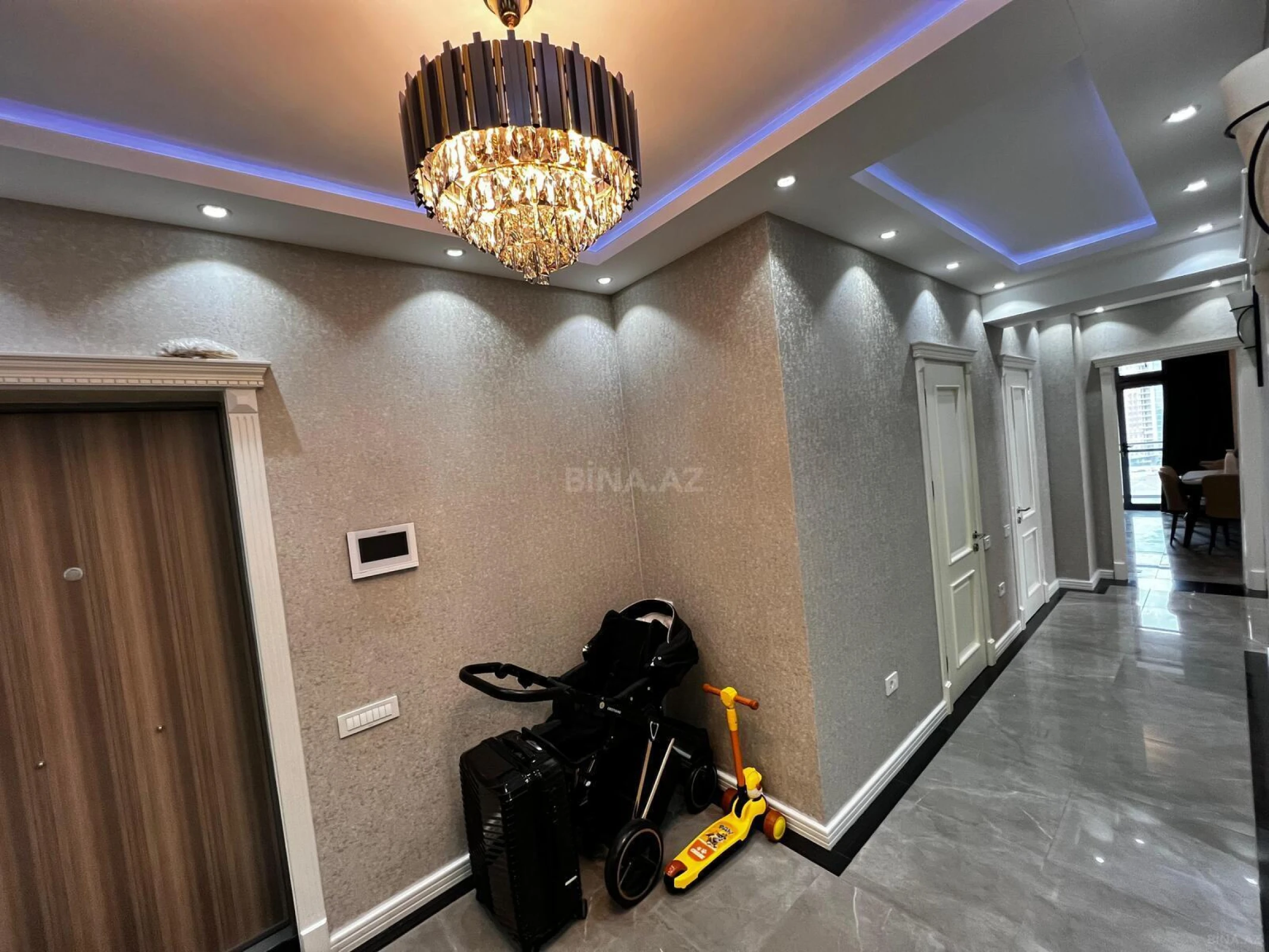 Satılır 3 otaqlı mənzil 146 m²