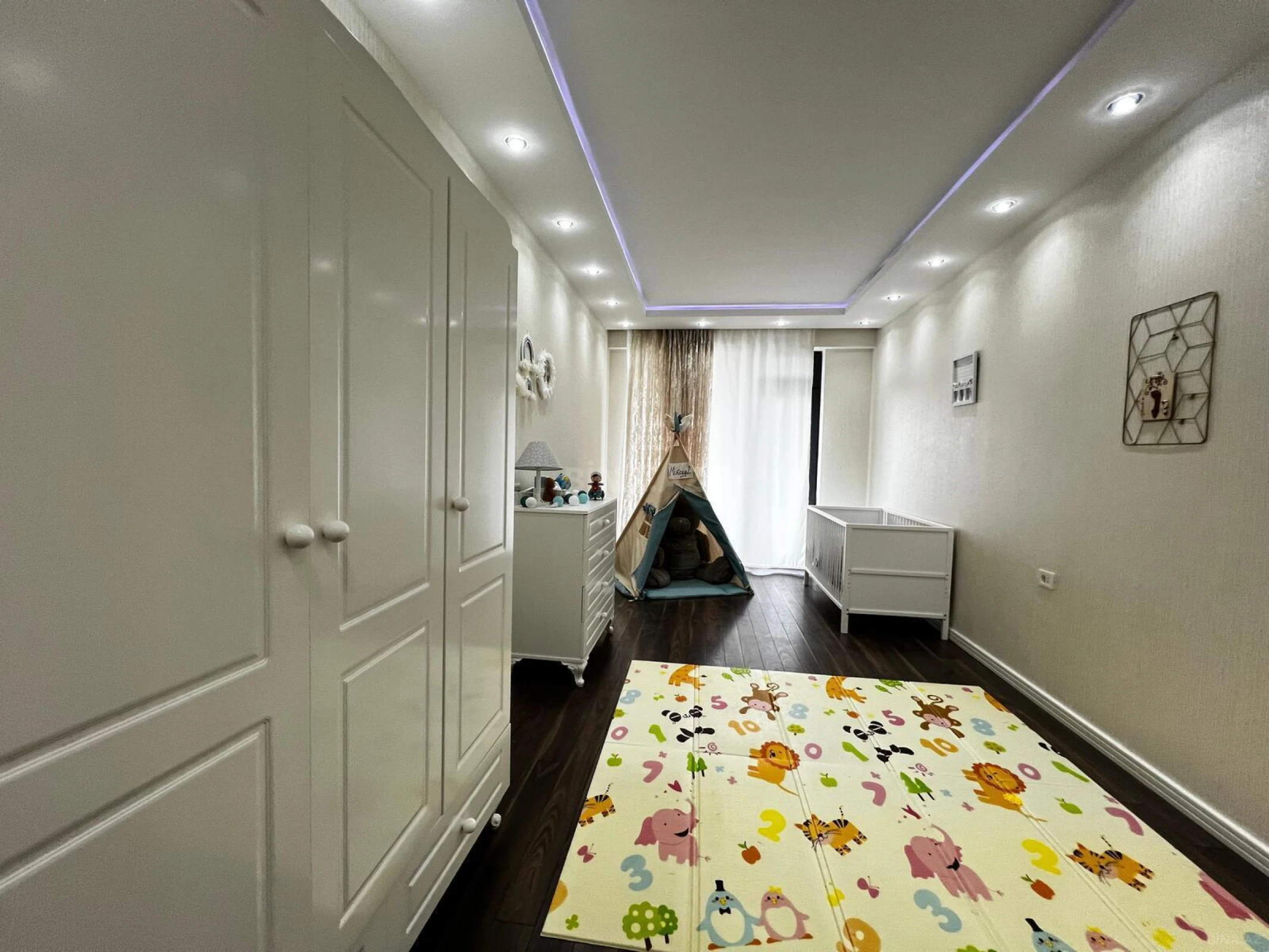 Satılır 3 otaqlı mənzil 146 m²
