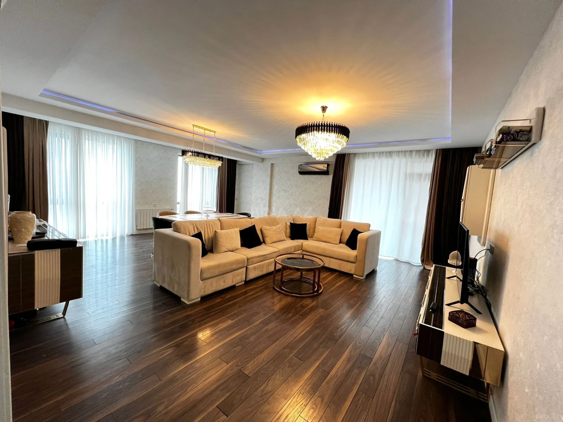 Satılır 3 otaqlı mənzil 146 m²