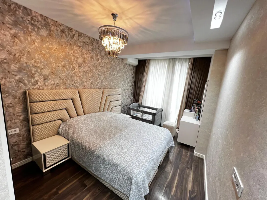 Satılır 3 otaqlı mənzil 146 m²