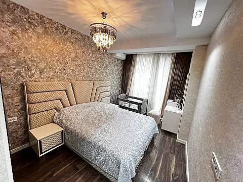 Satılır 3 otaqlı mənzil 146 m²