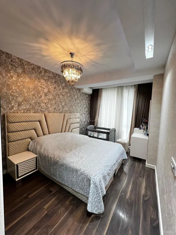 Satılır 3 otaqlı mənzil 146 m²