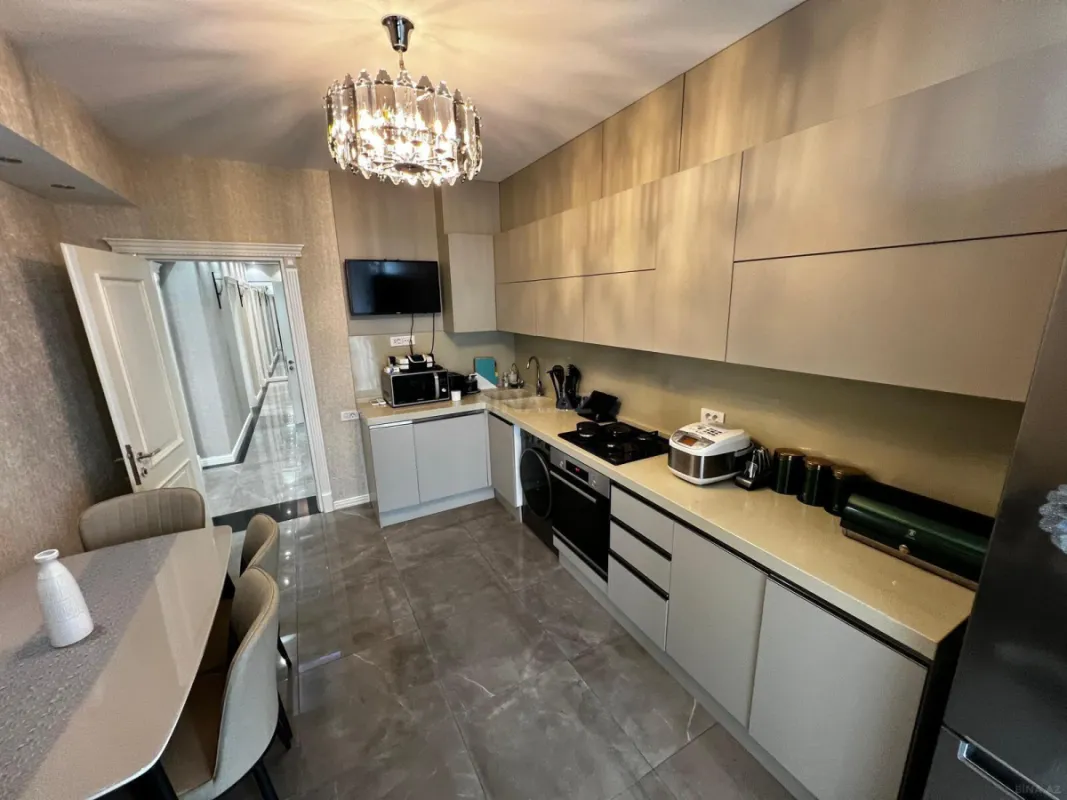 Satılır 3 otaqlı mənzil 146 m²