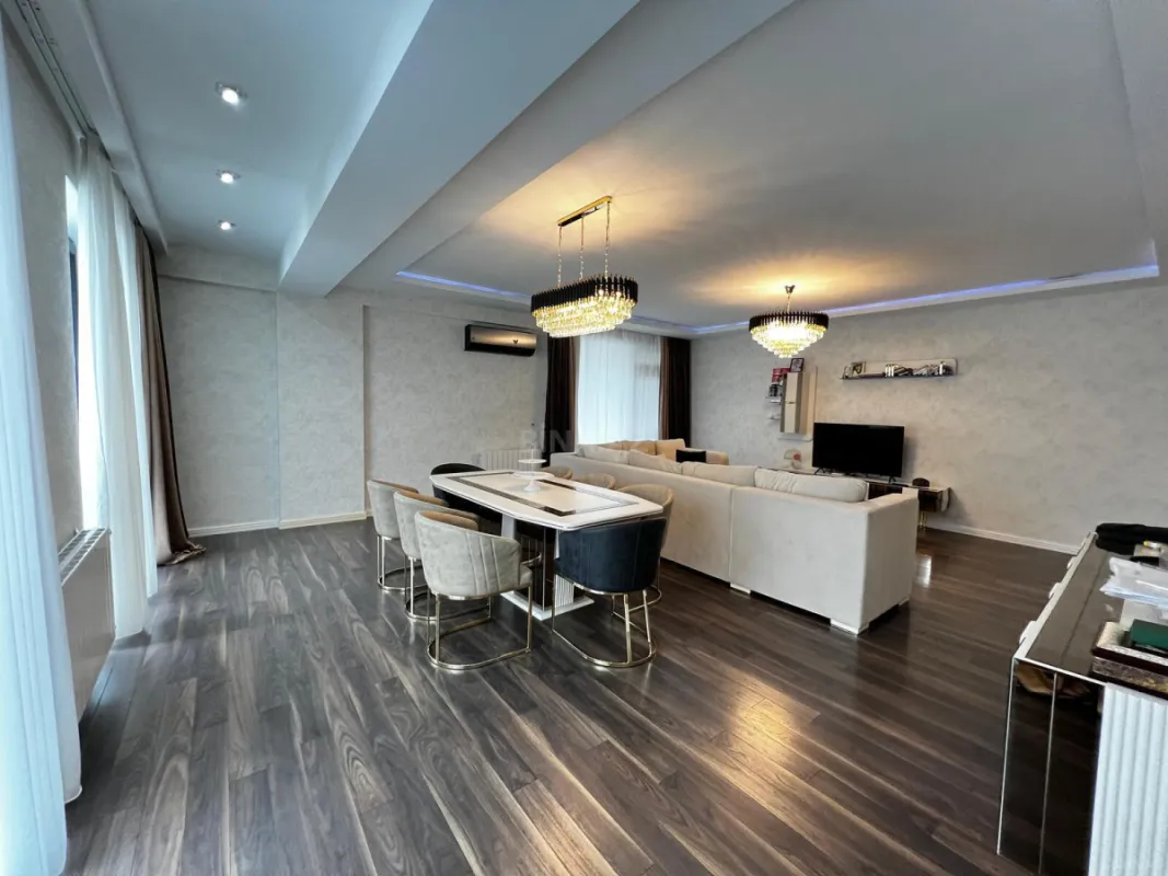 Satılır 3 otaqlı mənzil 146 m²