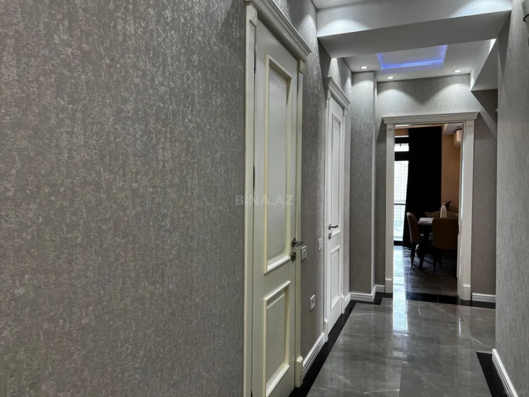 Satılır 3 otaqlı mənzil 146 m²