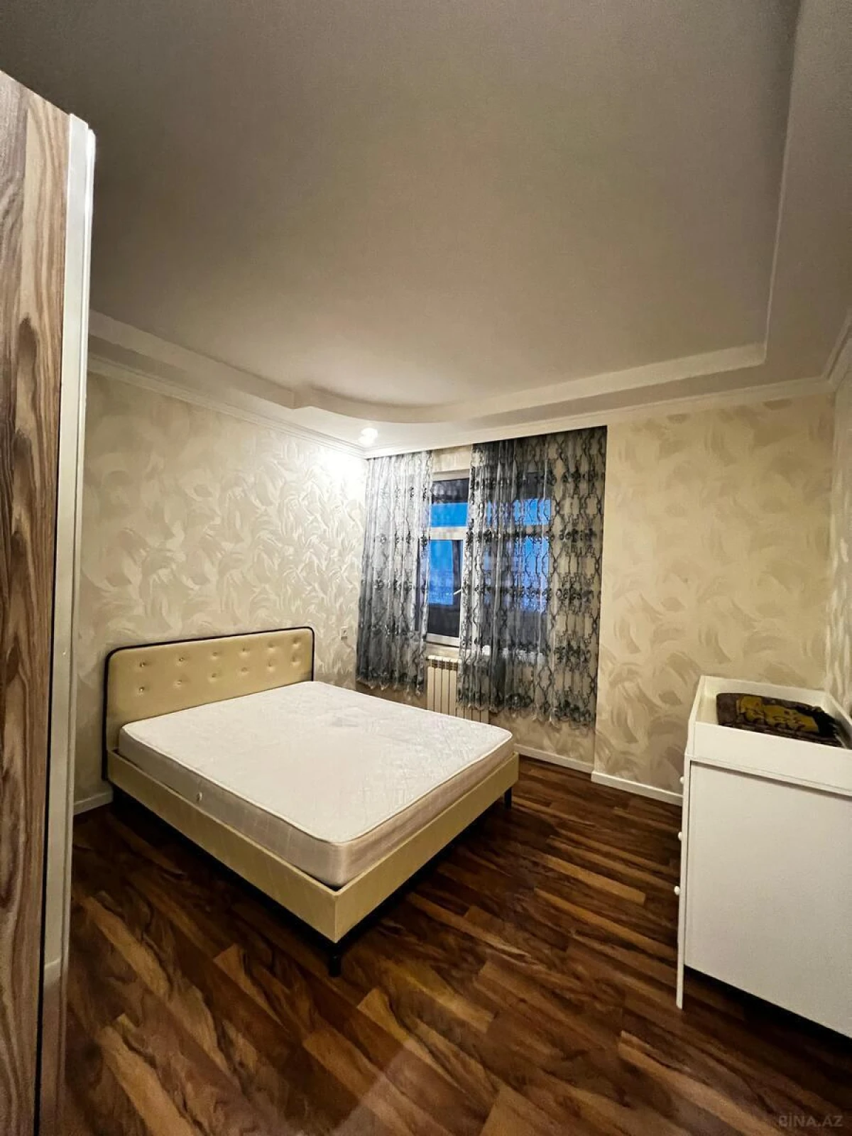 Satılır 4 otaqlı mənzil 105 m²