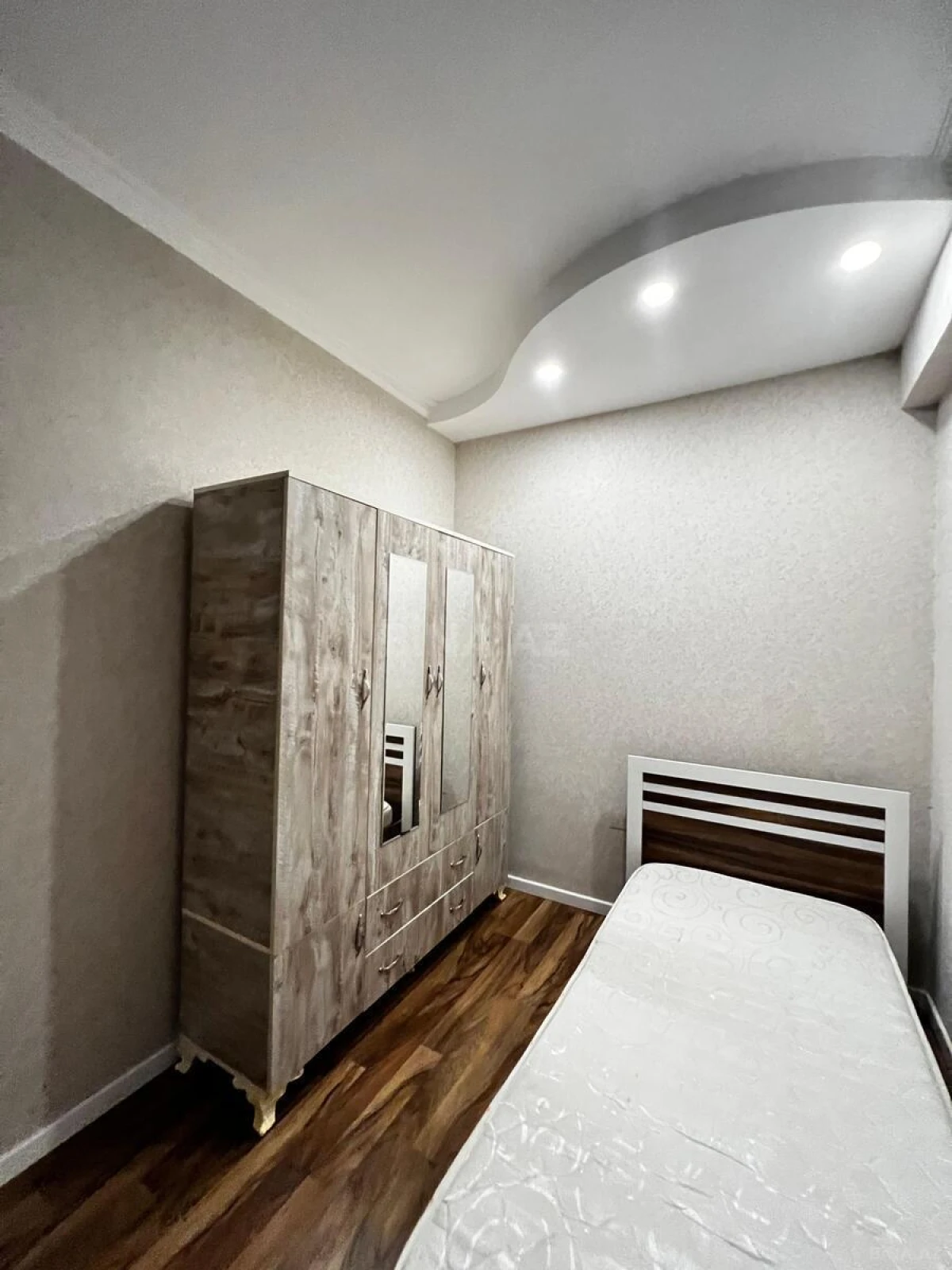 Satılır 4 otaqlı mənzil 105 m²