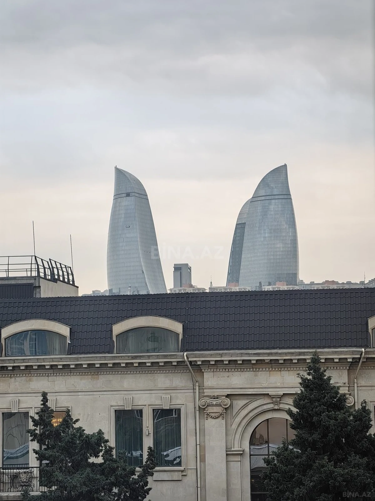 Satılır 4 otaqlı mənzil 170 m²