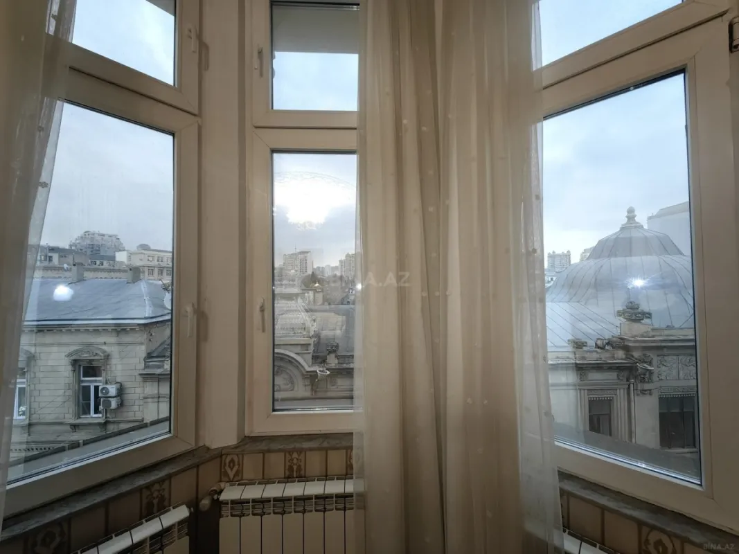 Satılır 4 otaqlı mənzil 170 m²