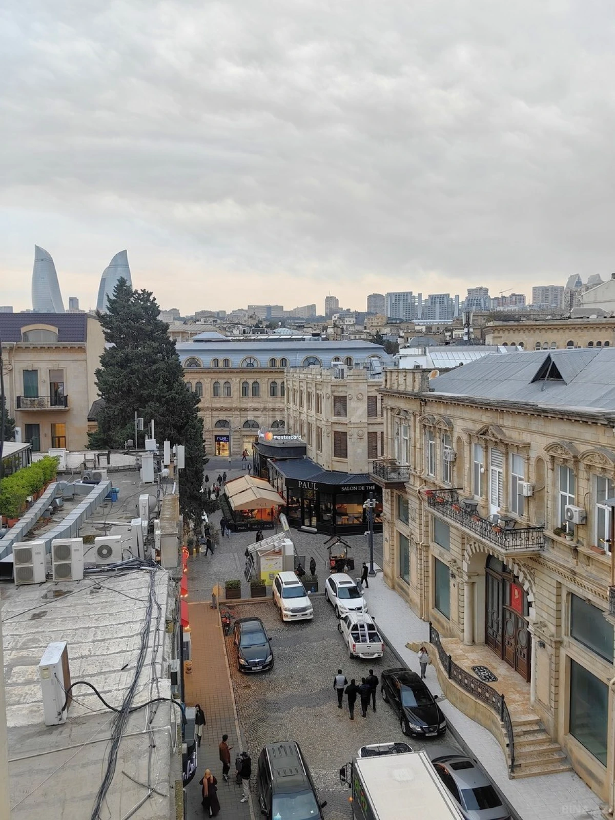 Satılır 4 otaqlı mənzil 170 m²