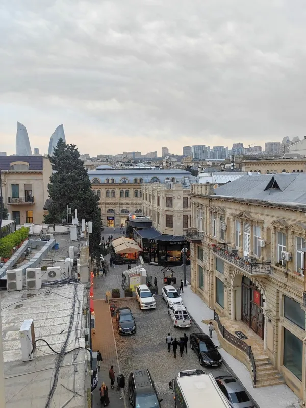 Satılır 4 otaqlı mənzil 170 m²