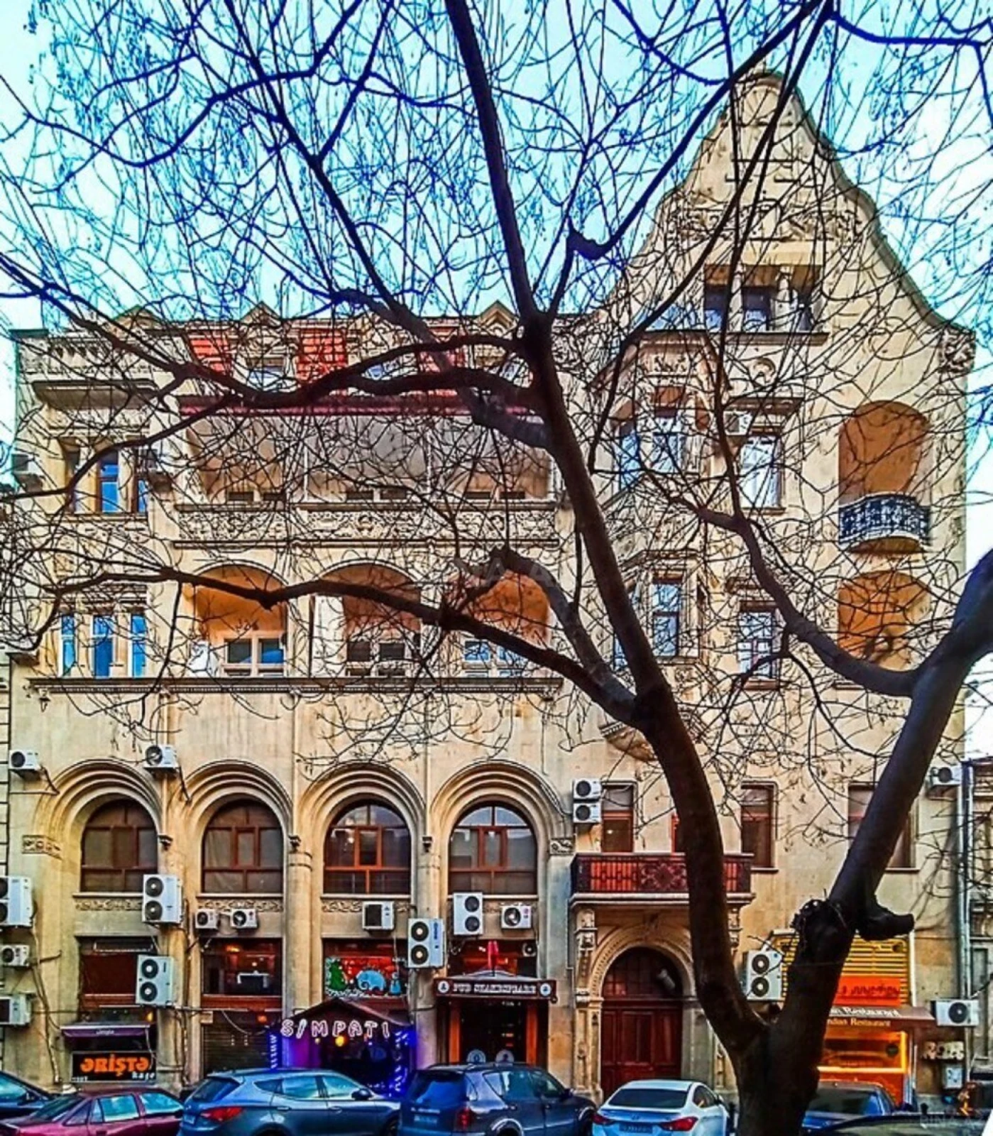 Satılır 4 otaqlı mənzil 170 m²