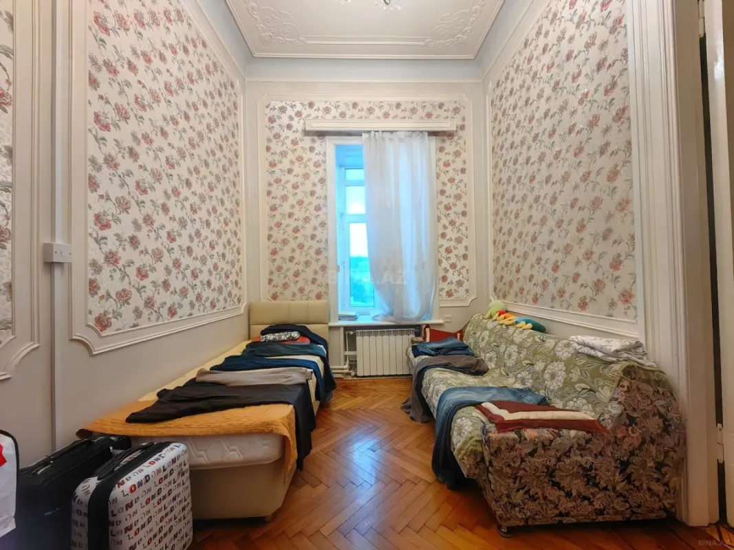 Satılır 4 otaqlı mənzil 170 m²