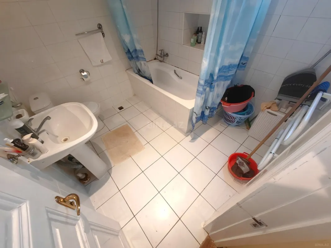 Satılır 4 otaqlı mənzil 170 m²