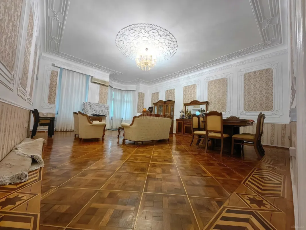 Satılır 4 otaqlı mənzil 170 m²