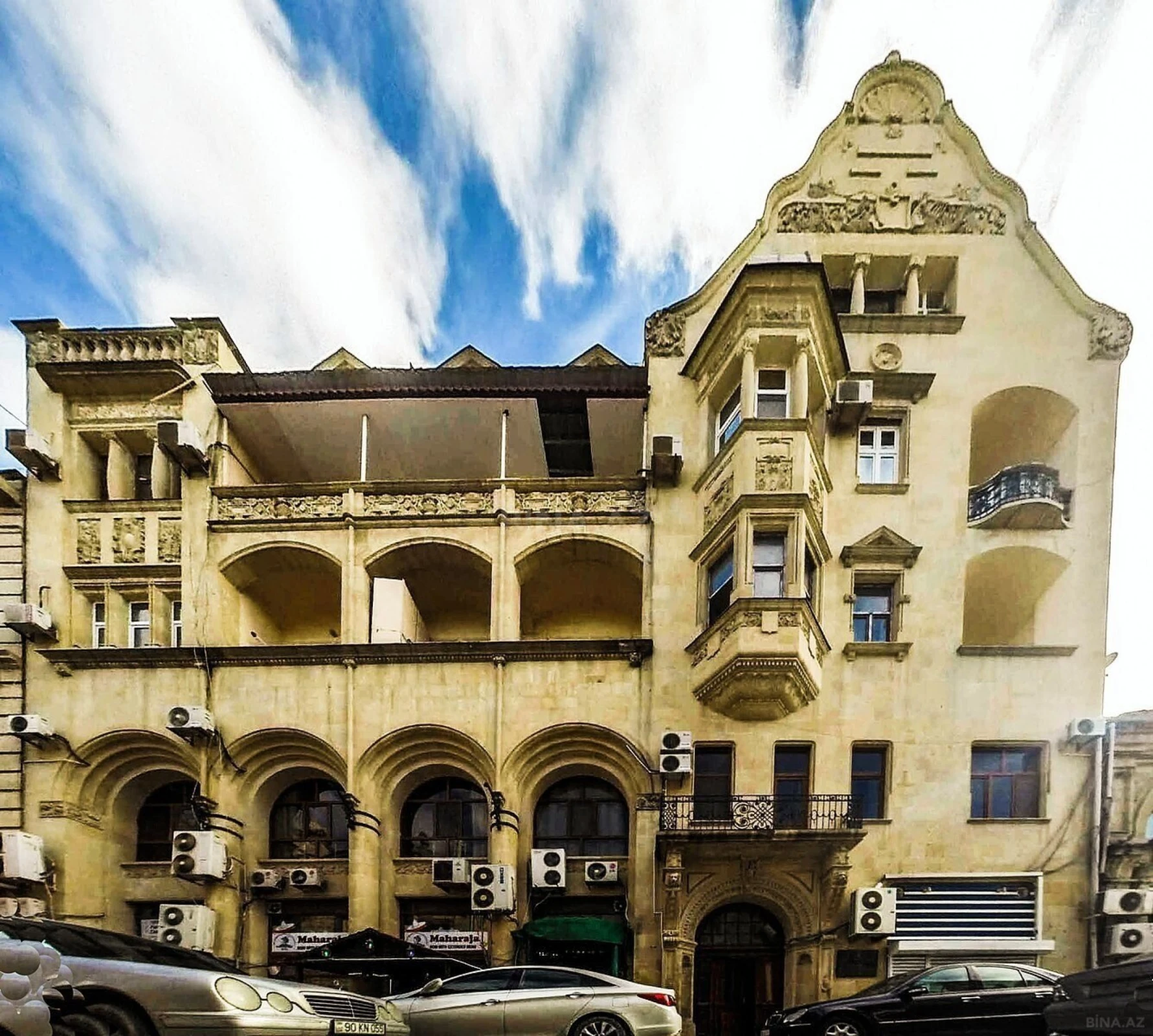 Satılır 4 otaqlı mənzil 170 m²