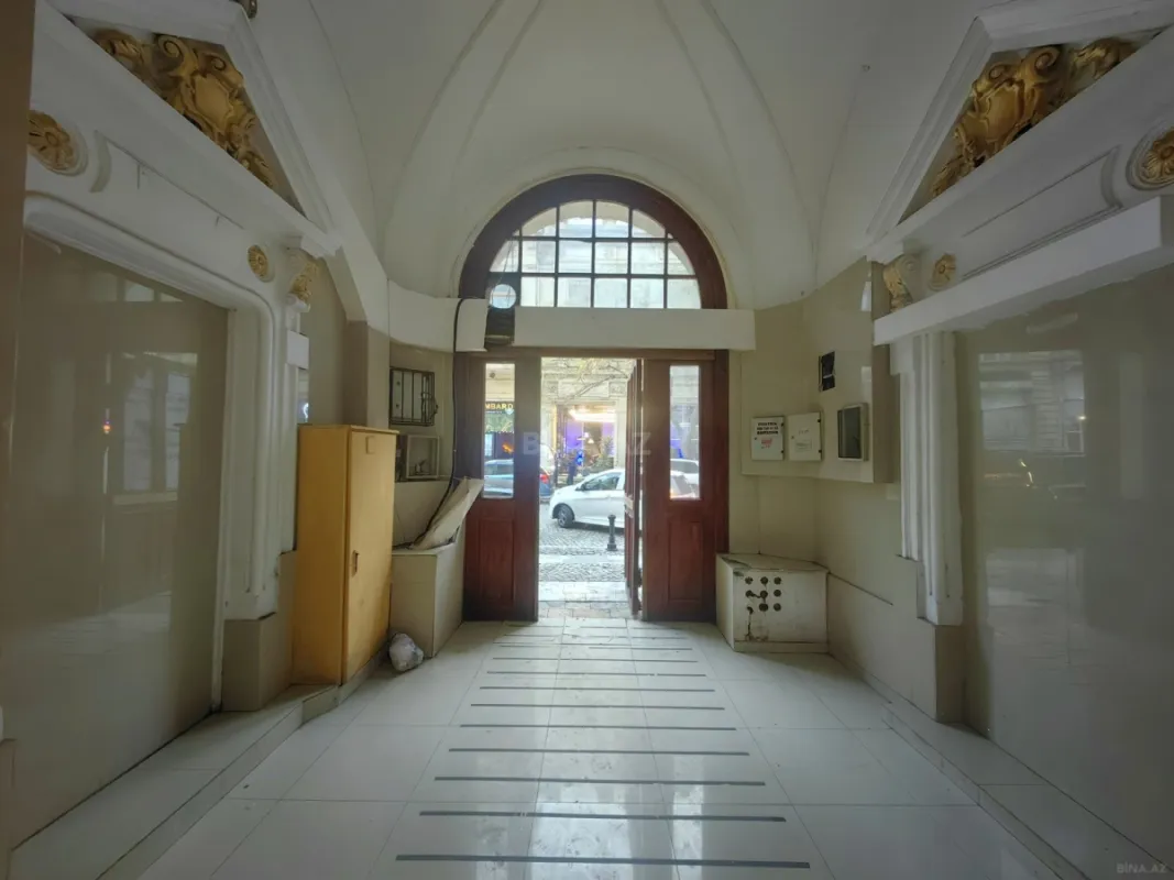 Satılır 4 otaqlı mənzil 170 m²