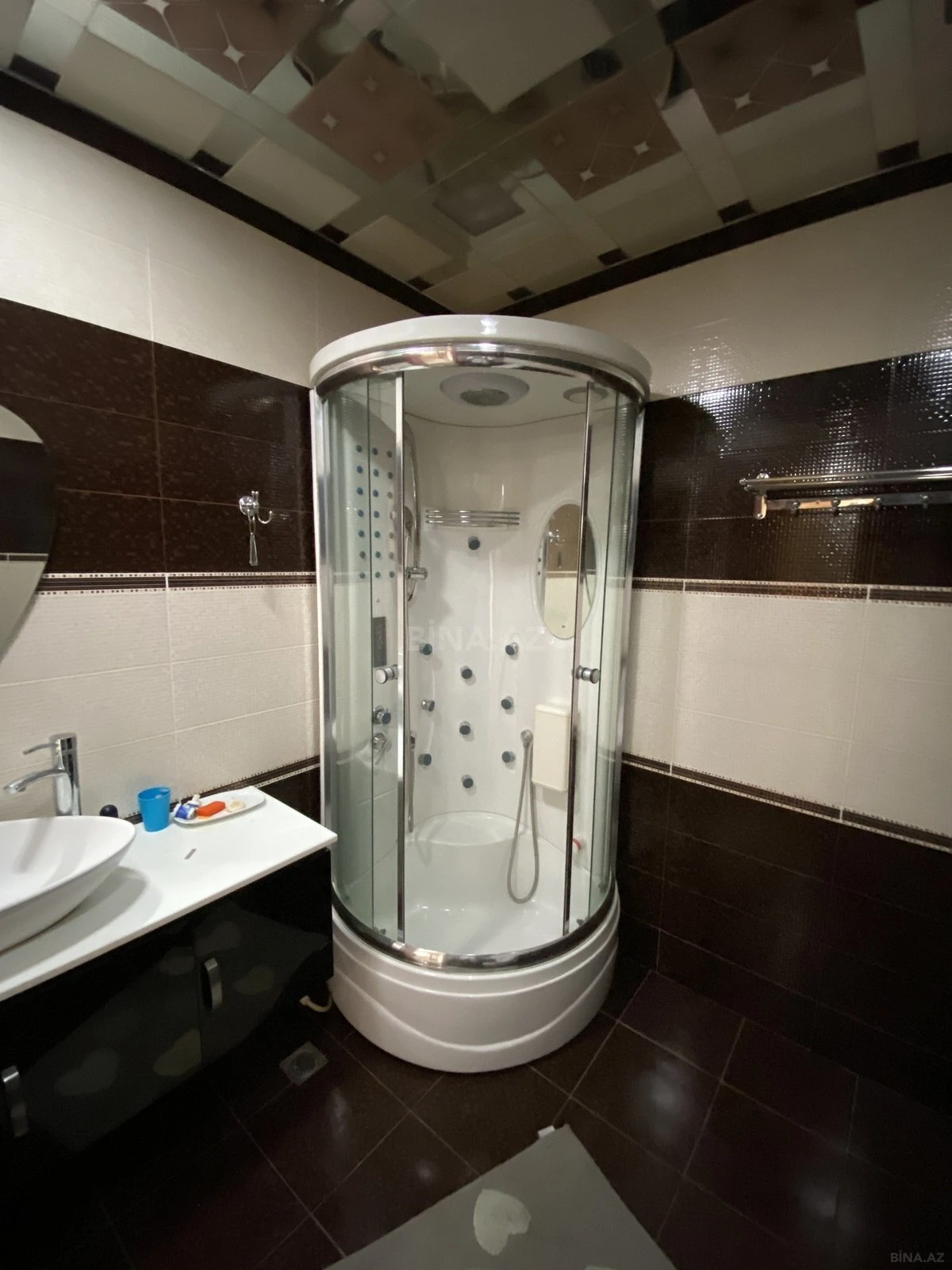 Kirayə verilir 4 otaqlı mənzil 204 m²