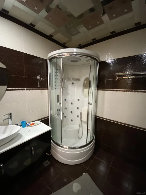 Kirayə verilir 4 otaqlı mənzil 204 m²