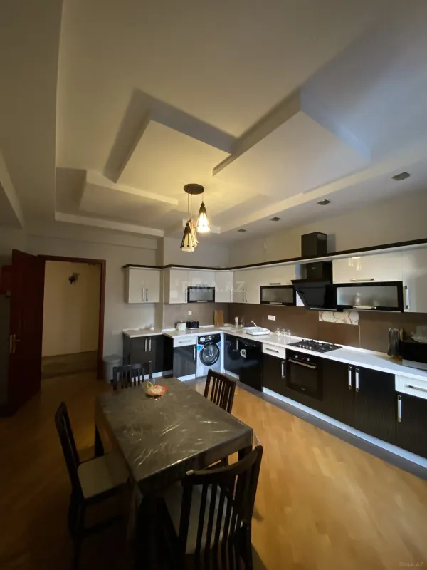 Kirayə verilir 4 otaqlı mənzil 204 m²