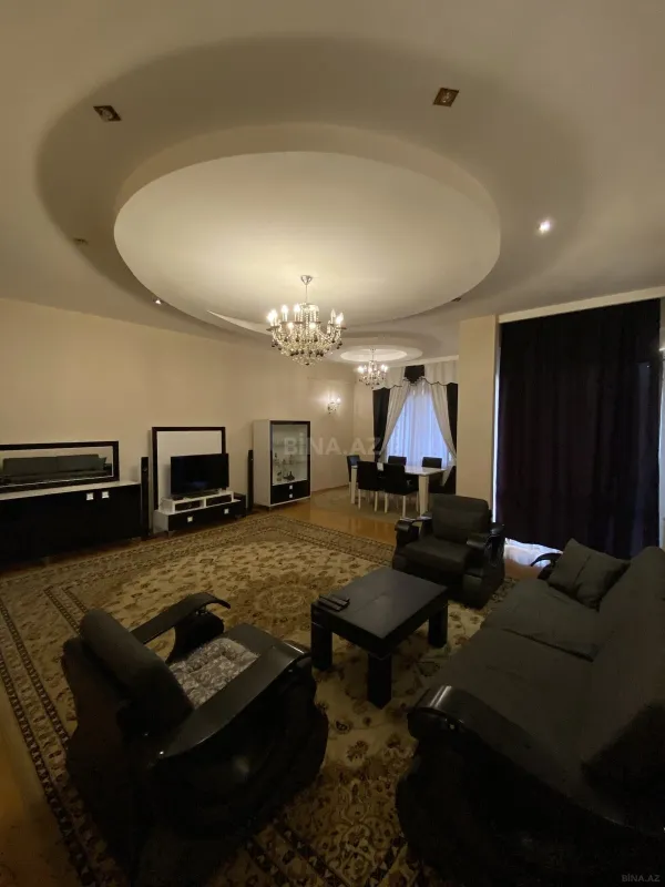 Kirayə verilir 4 otaqlı mənzil 204 m²