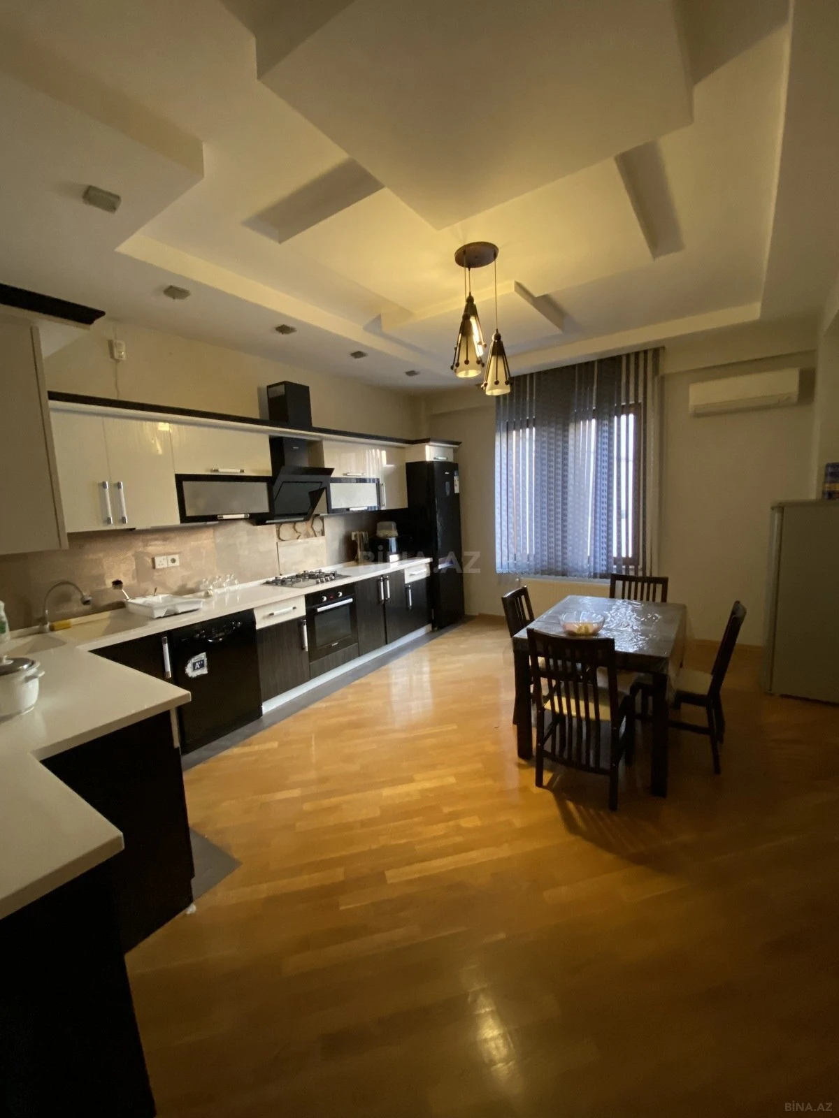 Kirayə verilir 4 otaqlı mənzil 204 m²