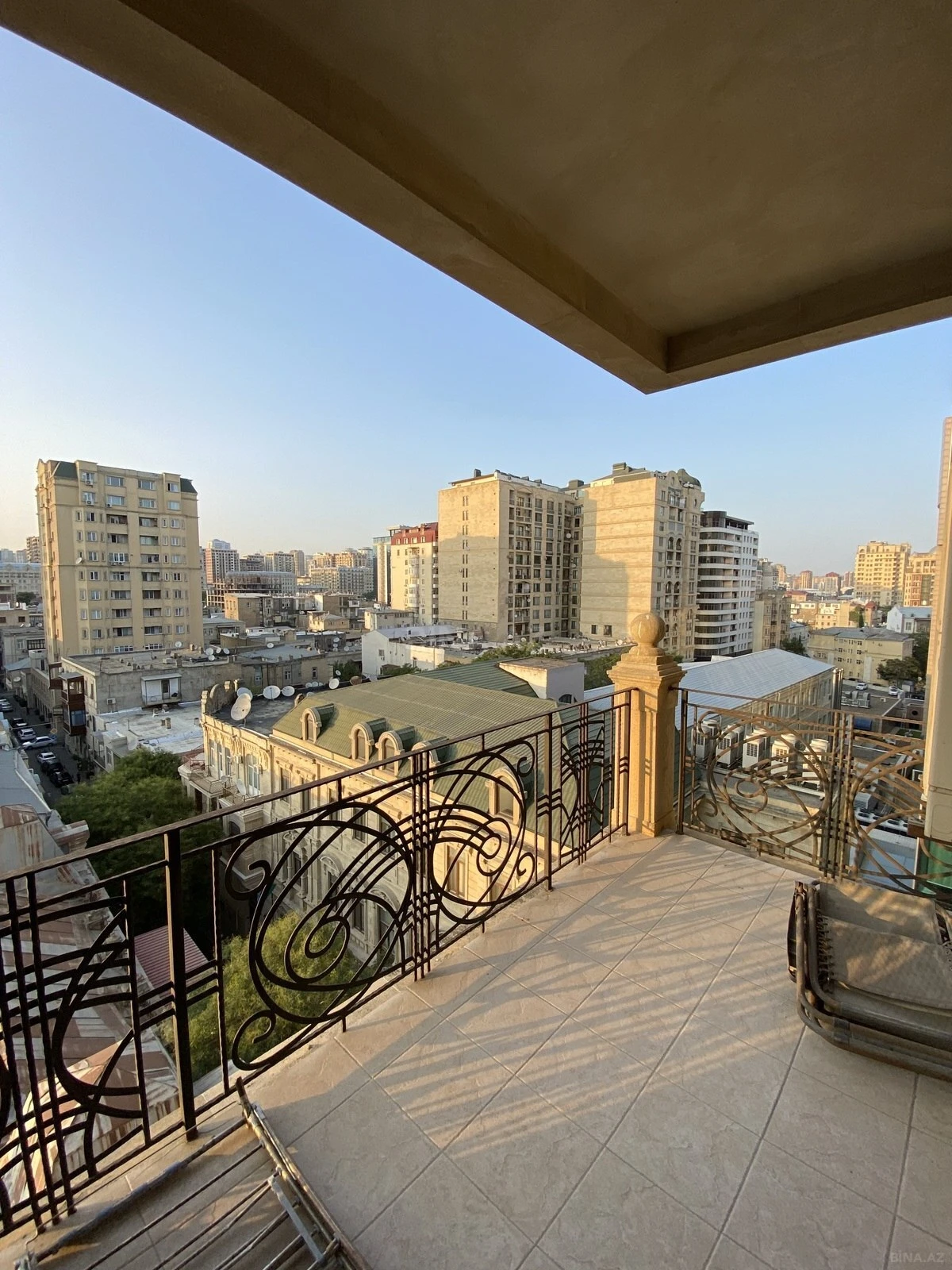 Kirayə verilir 4 otaqlı mənzil 204 m²