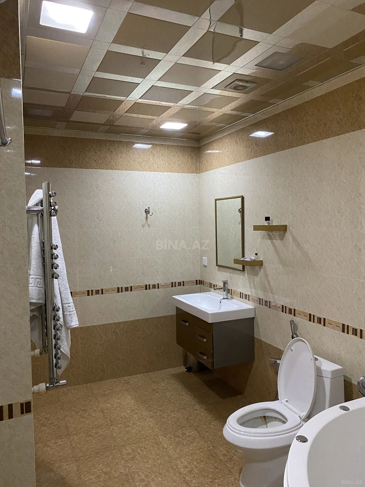 Kirayə verilir 4 otaqlı mənzil 204 m²