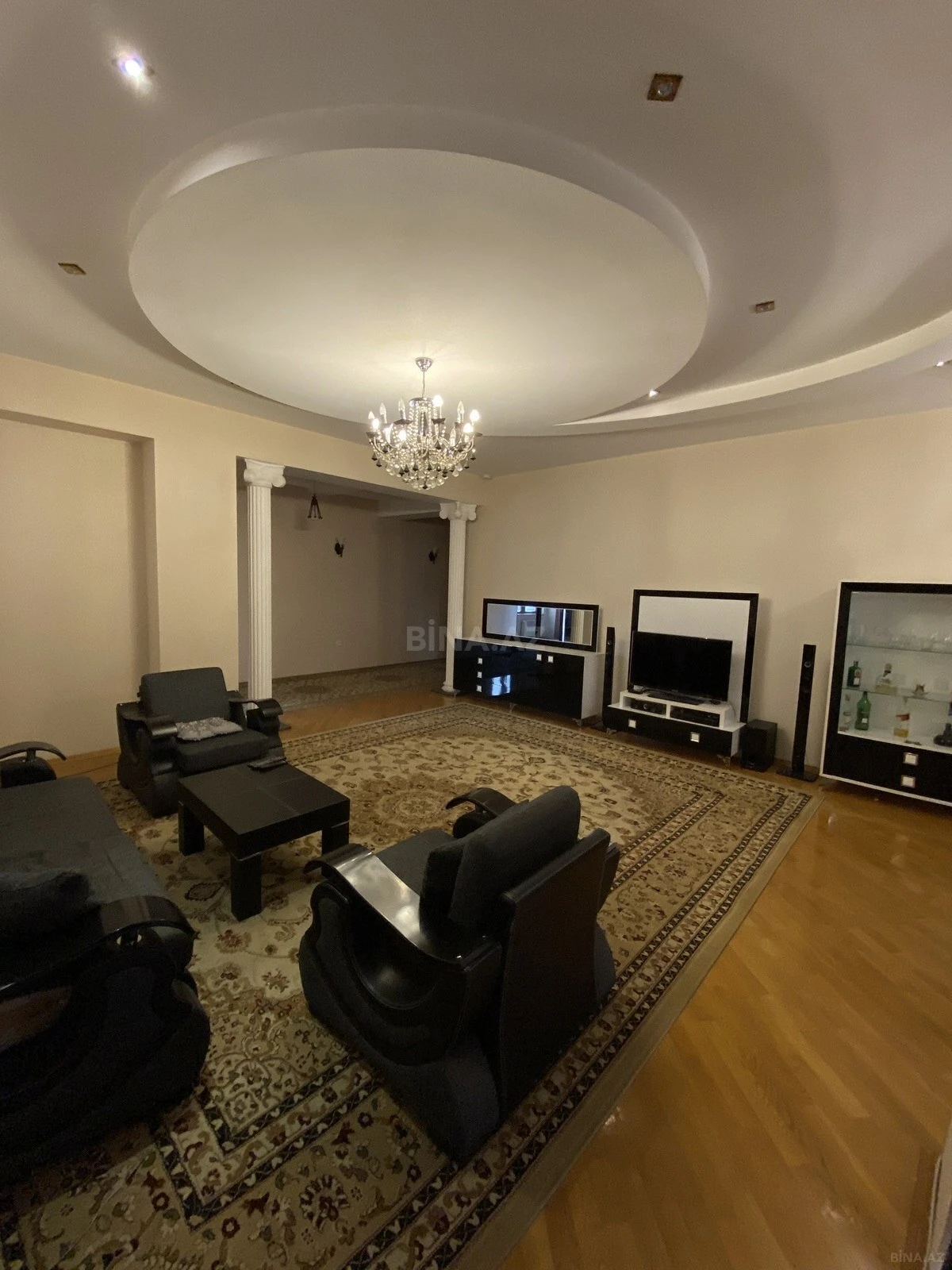 Kirayə verilir 4 otaqlı mənzil 204 m²