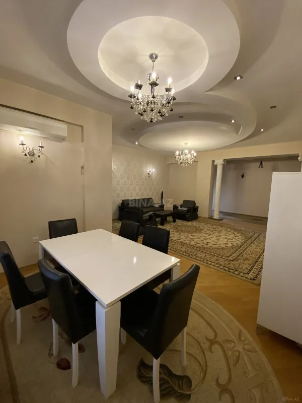 Kirayə verilir 4 otaqlı mənzil 204 m²
