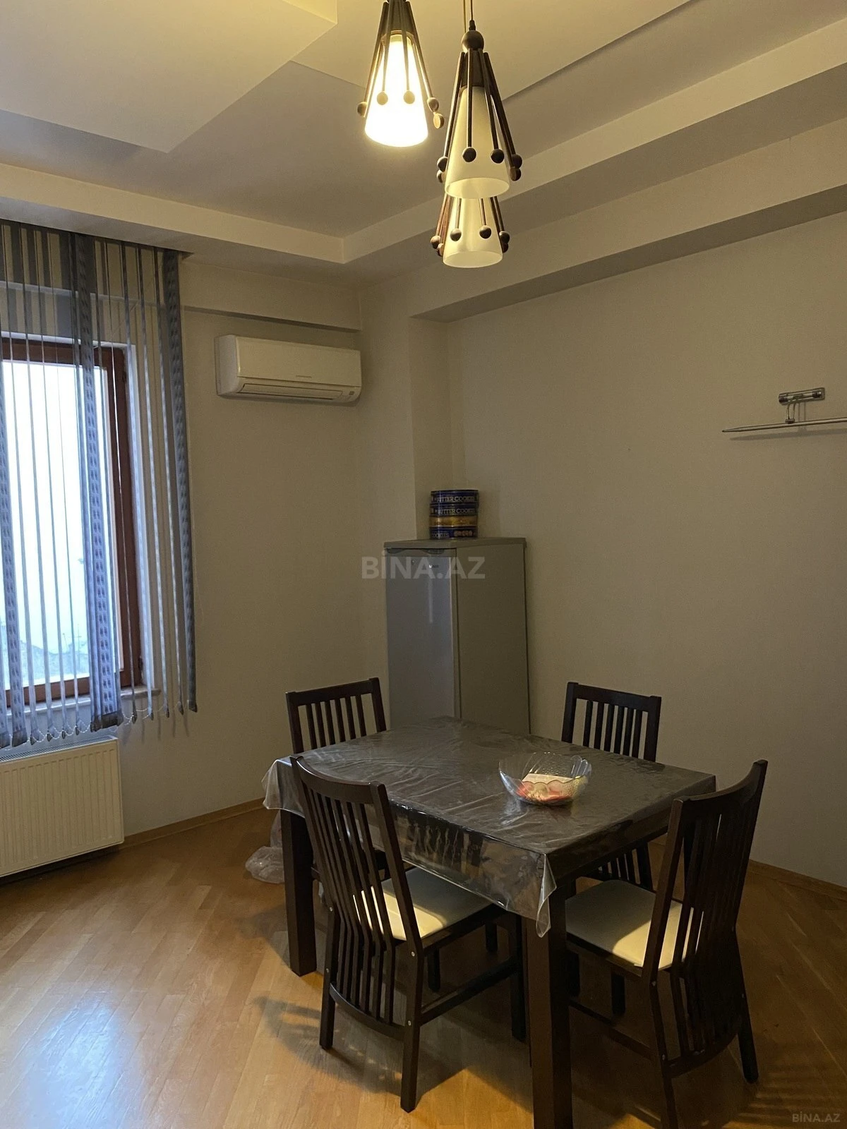 Kirayə verilir 4 otaqlı mənzil 204 m²
