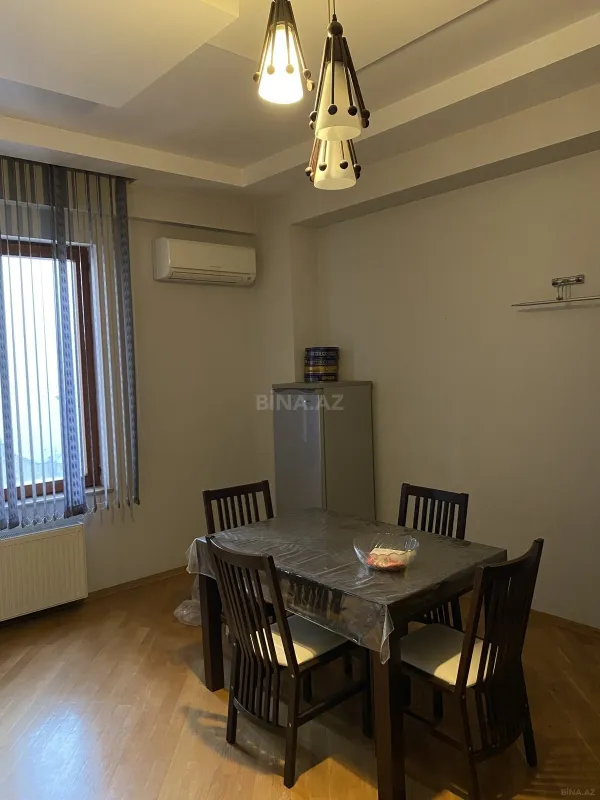 Kirayə verilir 4 otaqlı mənzil 204 m²