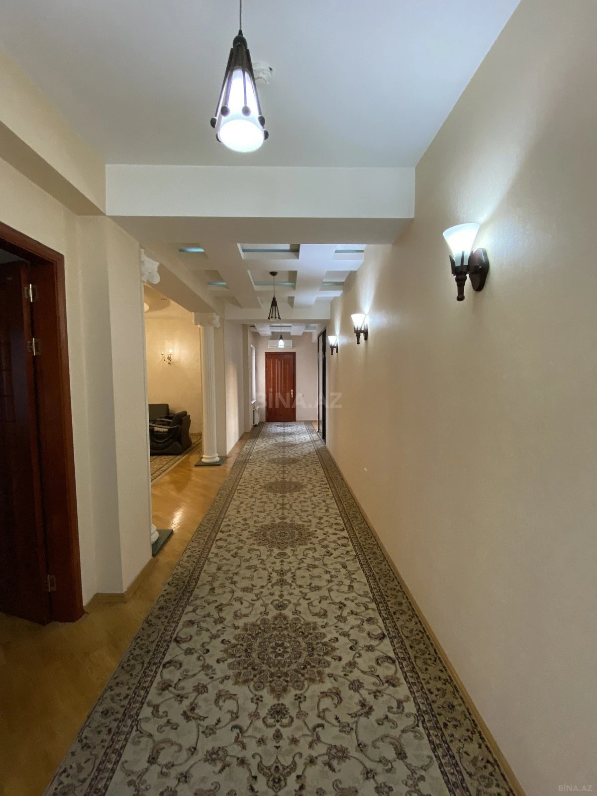 Kirayə verilir 4 otaqlı mənzil 204 m²