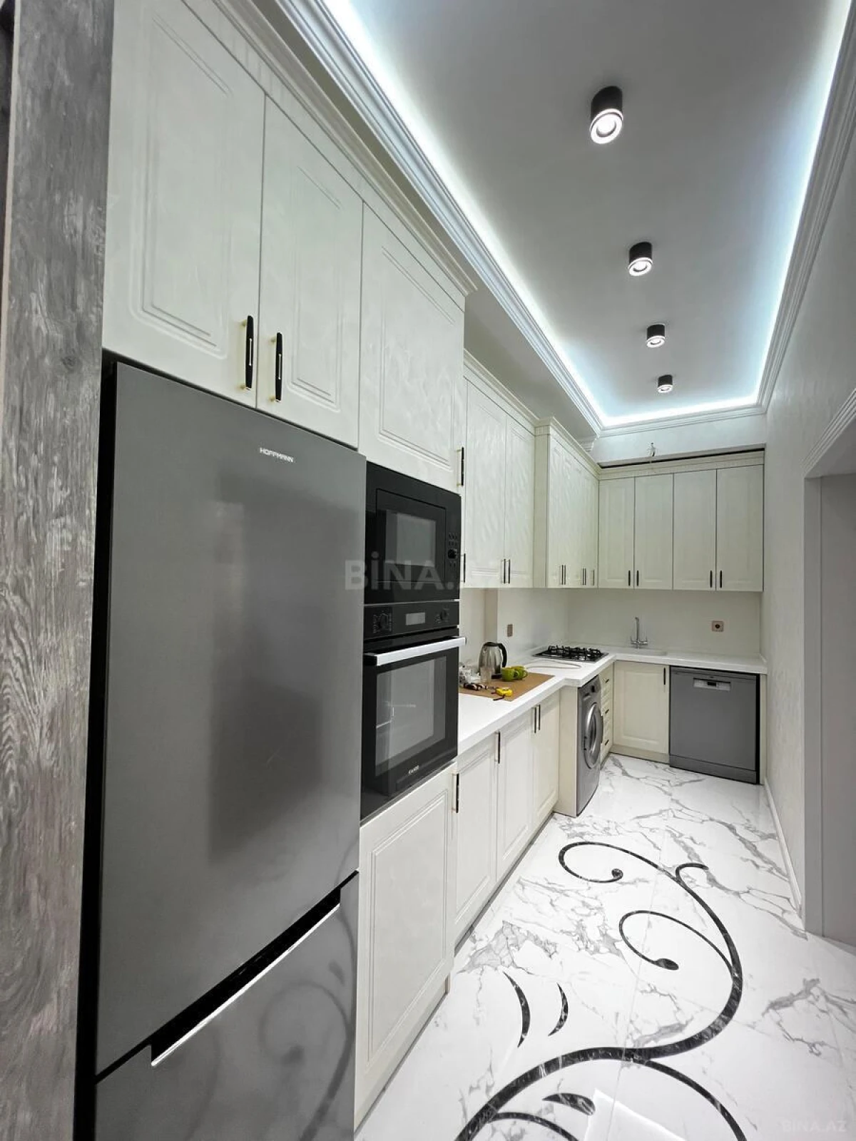 Satılır 3 otaqlı mənzil 98 m²